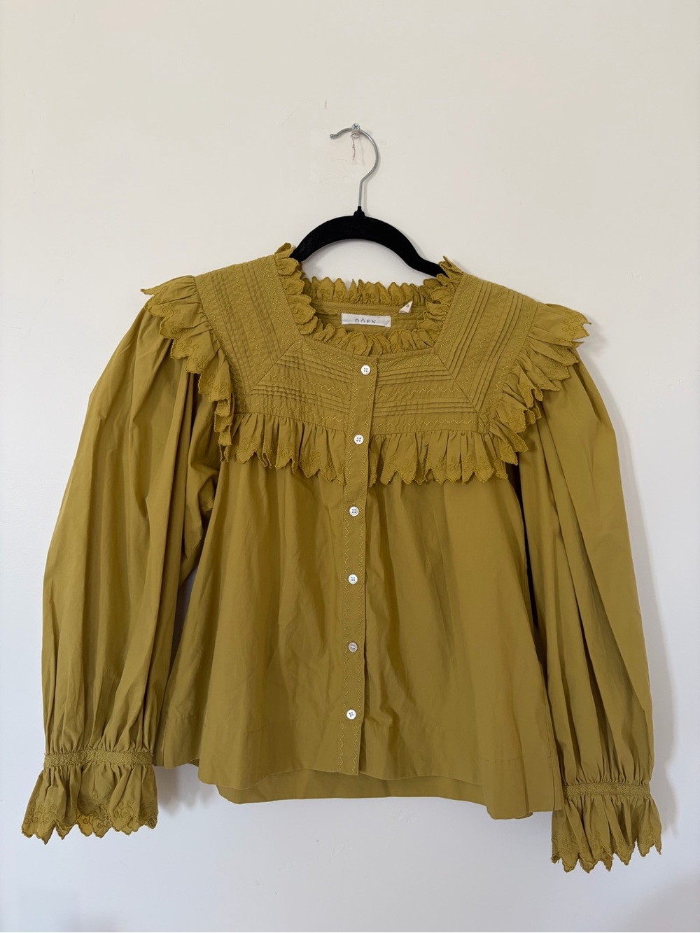 Doen long sleeve ruffle top